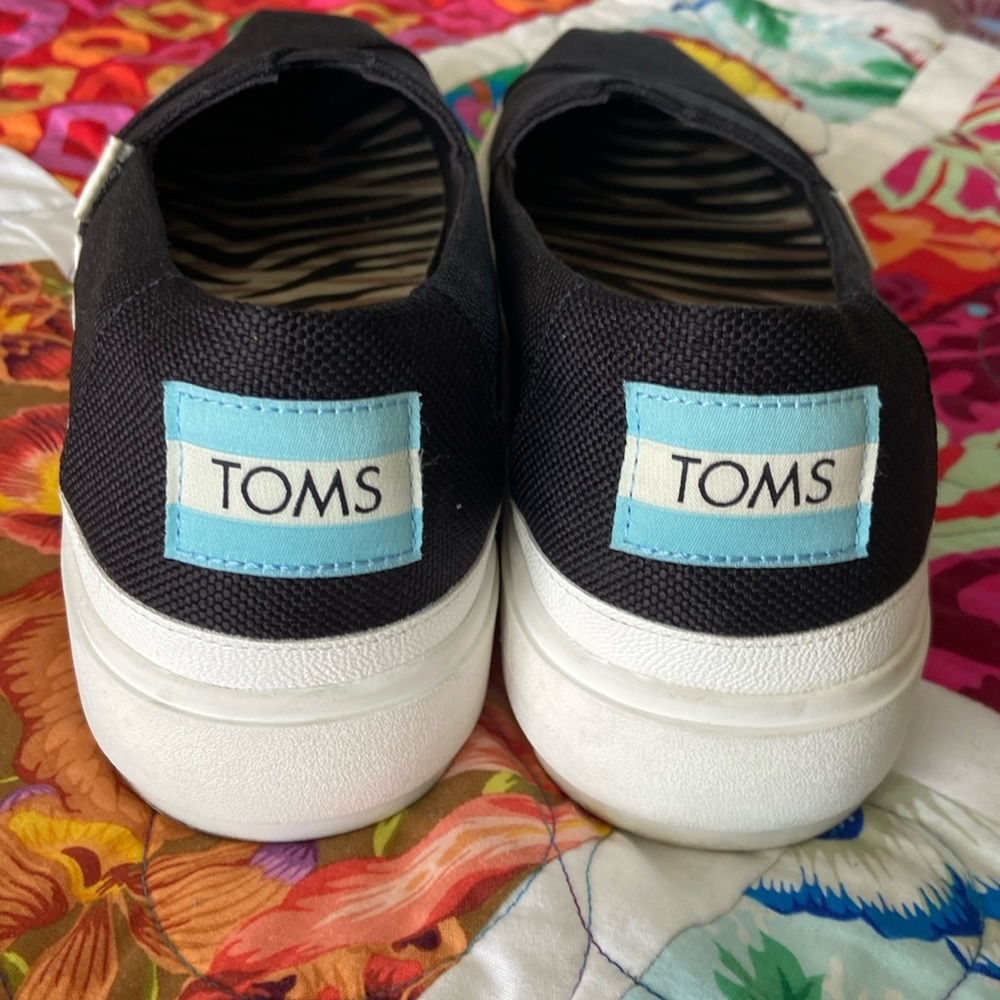 TOMS black loafer with thick sole